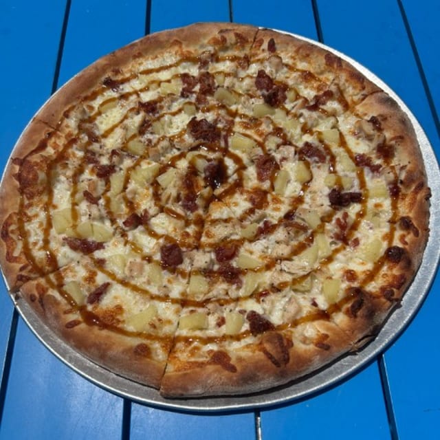 Pineapple Express Pizza 16".